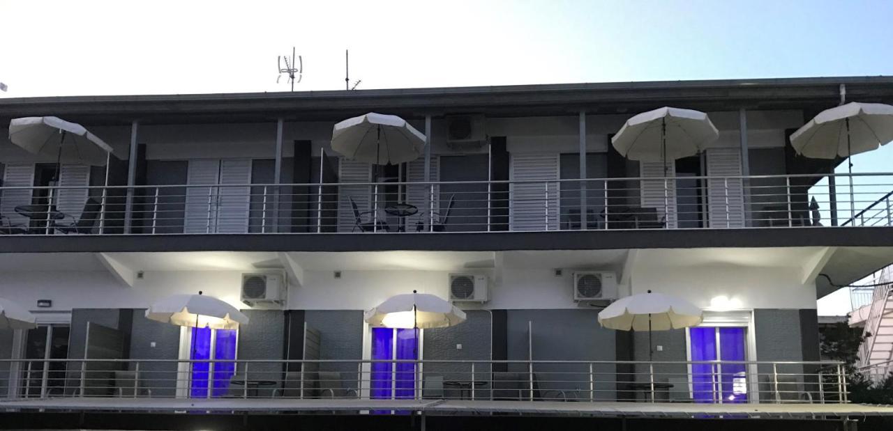 Nikolaidis Apartments ネア・プラギア エクステリア 写真